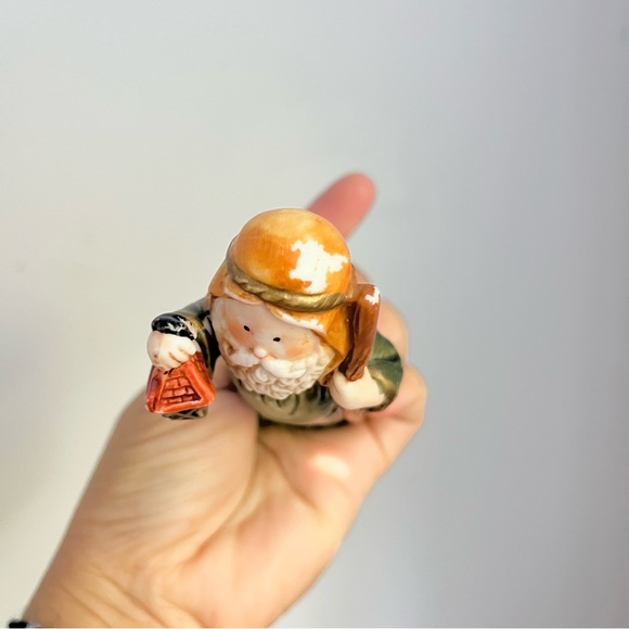 Vintage Home for the Holidays Porcelain Nativity Scene with Inn and 7 Pieces - Picture 4 of 7